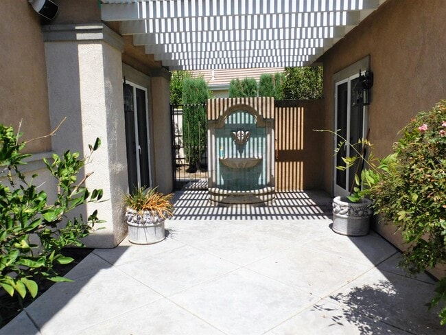 Building Photo - 5215 Vía Amore