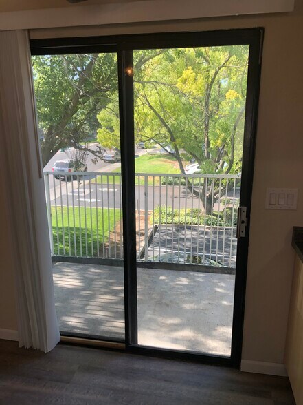 Building Photo - 2524 Winchester Dr