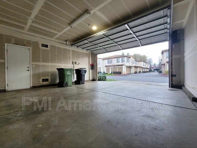 Building Photo - 8143 Crystal Walk Cir