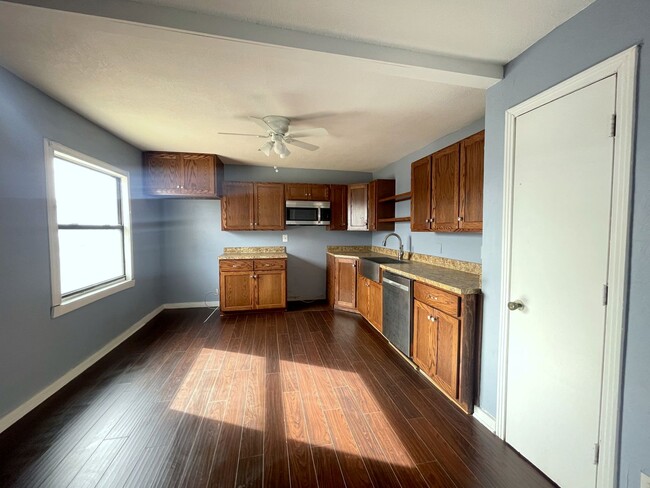 Building Photo - Beautiful Home!