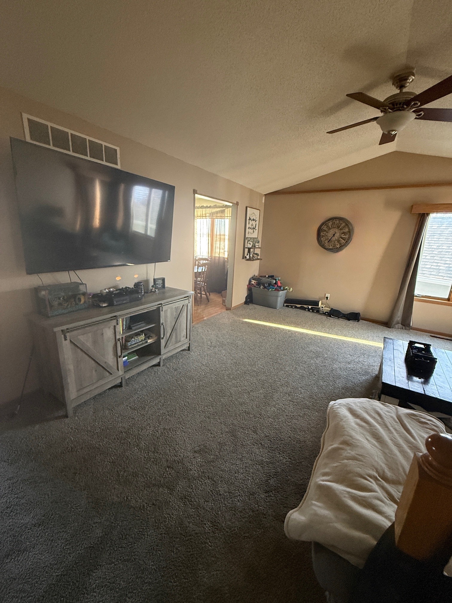 Building Photo - 413 Lilac Ln