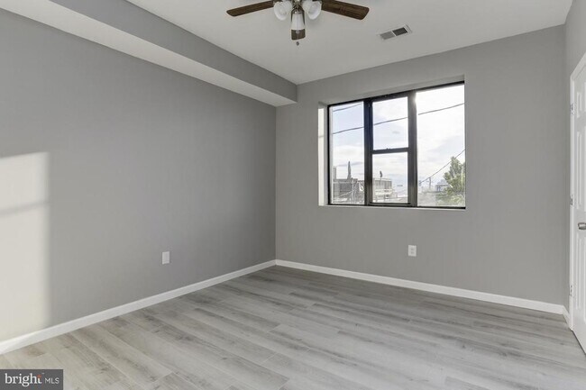 Building Photo - 400 N Highland Ave