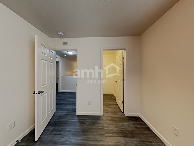 Building Photo - 4454 N Longabaugh Way