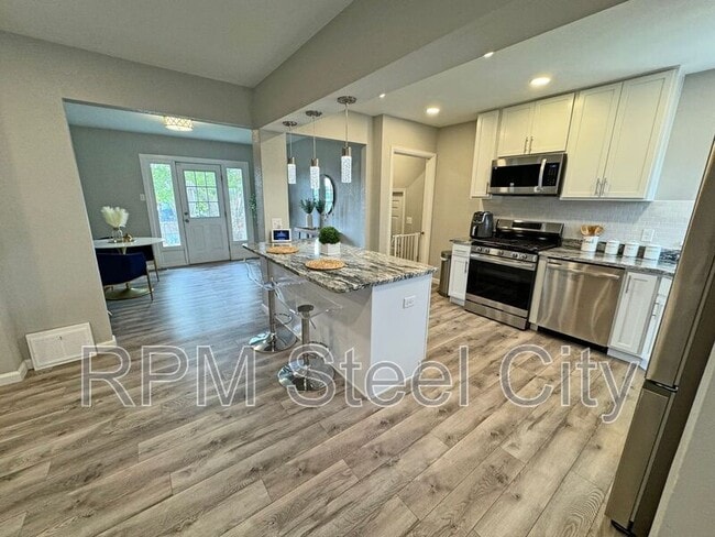 Building Photo - 2524 7th Ave