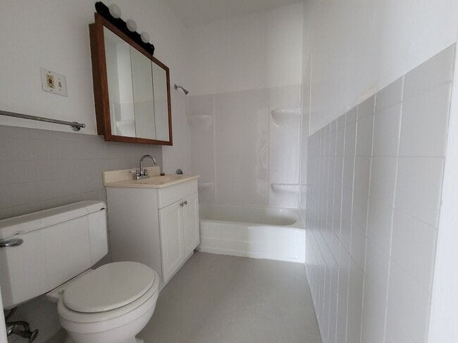 Building Photo - 605-607 1st Avenue SW