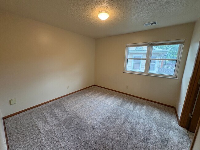 Building Photo - Short Term Lease, 1 Bedroom 1 Bathroom!