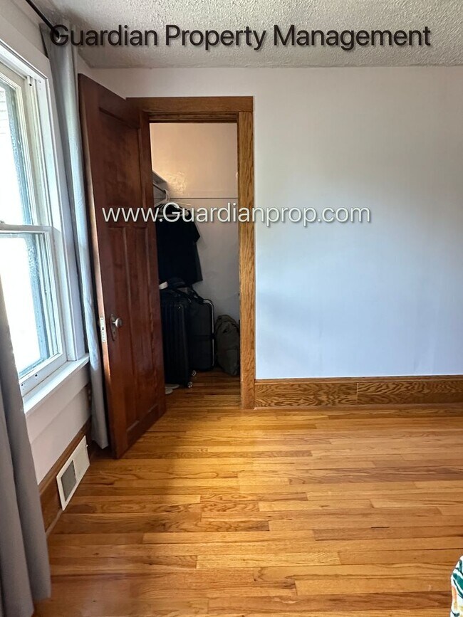 Building Photo - 4147 Snelling Ave
