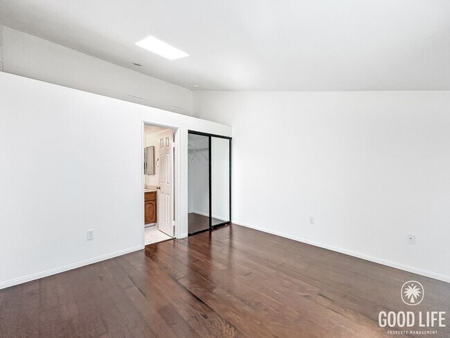 Building Photo - Great 2B/2.5BA Townhome in Kensington!