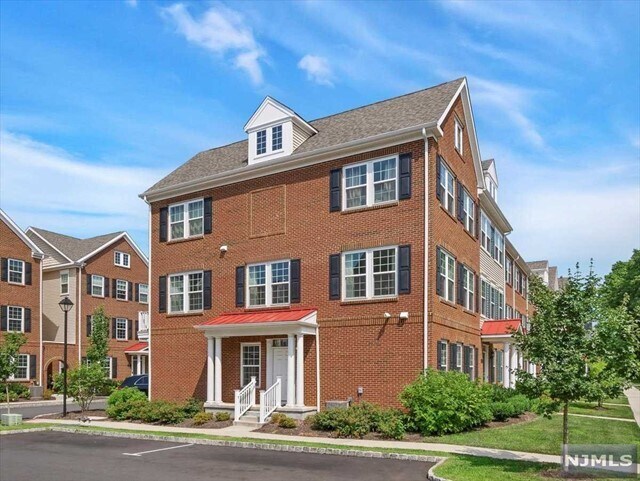 Building Photo - 106 W Ramsey Terrace