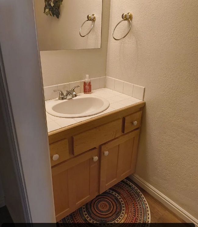 Building Photo - 2 Bedroom/1.5 Bathroom unit in Murray!