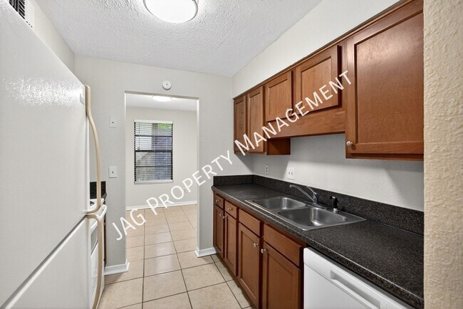 Building Photo - 482 Bentwood Ln