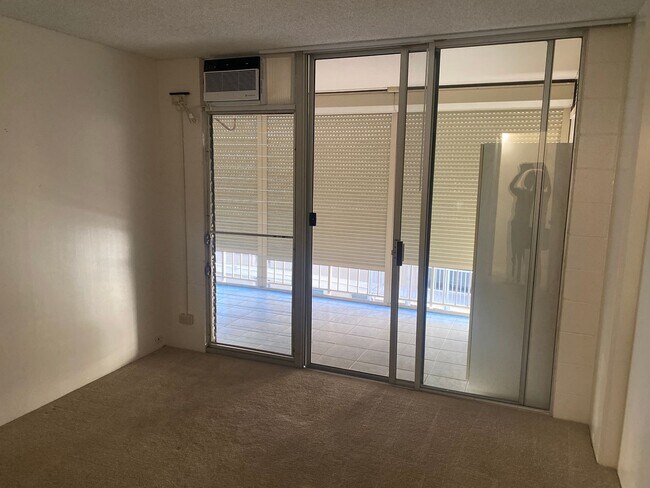 Building Photo - 909 Ala Lilikoi St