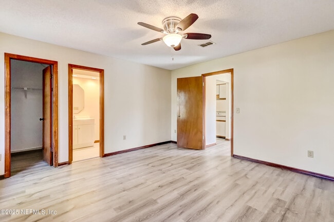 Building Photo - 12015 Cobblewood Ln N