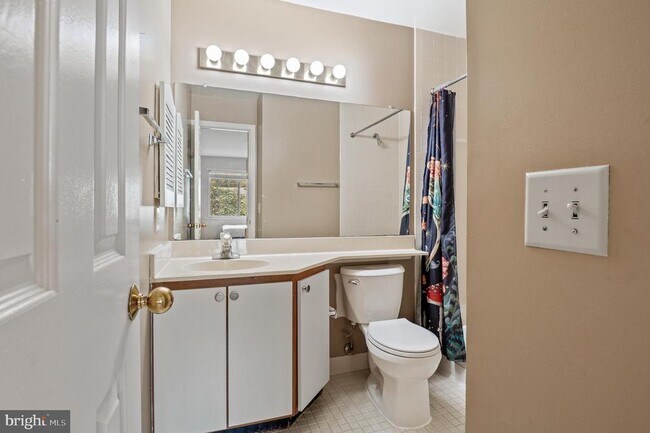 Building Photo - 5705 Chapman Mill Dr