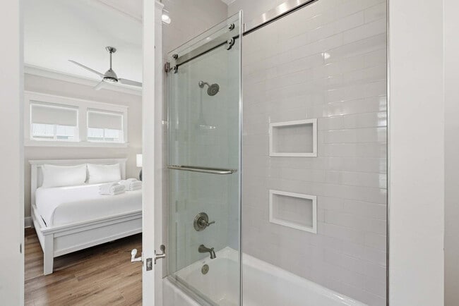 Building Photo - 419 Lakefront Dr