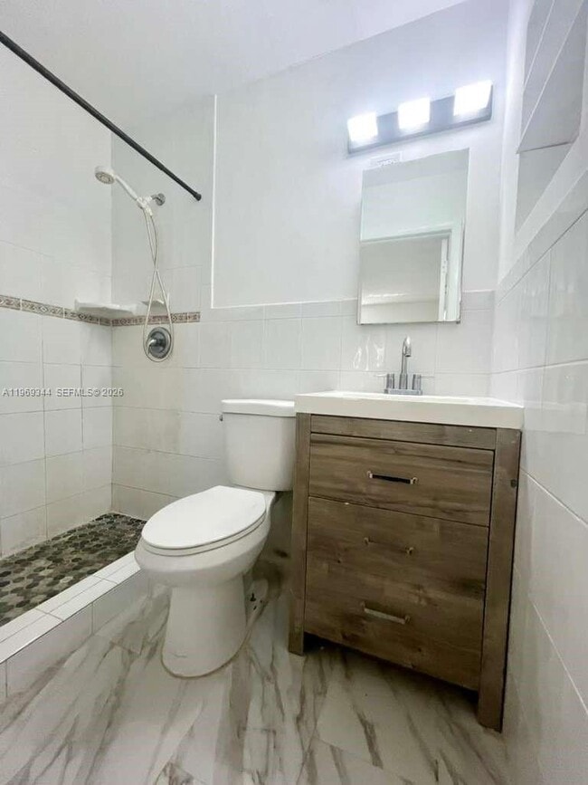 Building Photo - 4924 SW 44th Ave