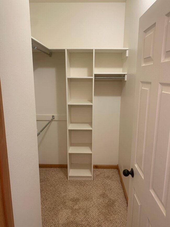 Building Photo - 3 bedroom 2 bath townhome