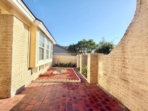 Building Photo - 10423 Kirkshire Dr