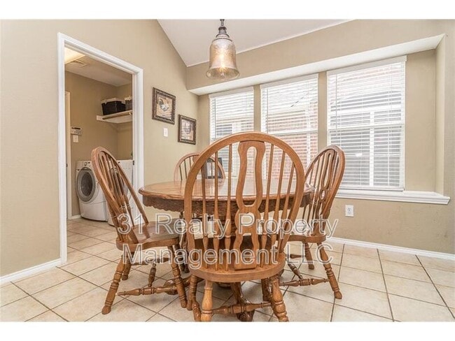 Building Photo - 5708 Bedford Ln