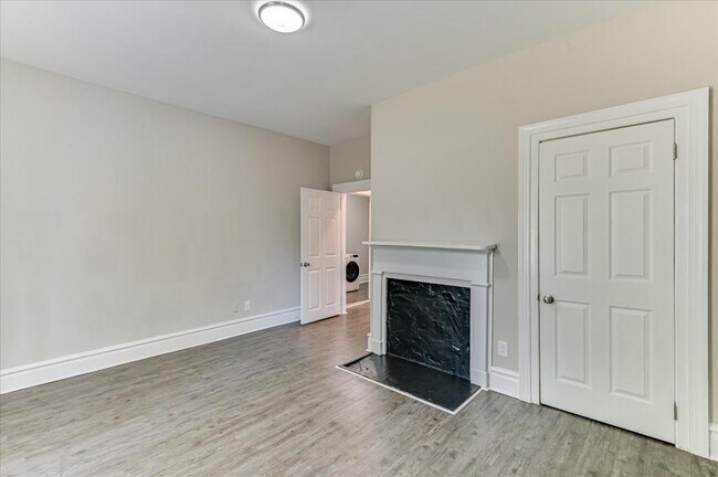 Building Photo - 256 Walker St