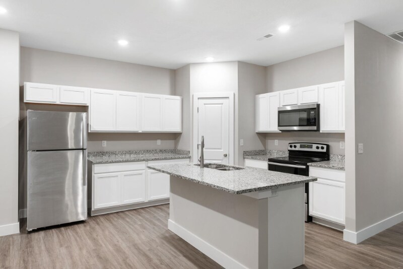 Building Photo - 5122 N Cypress St