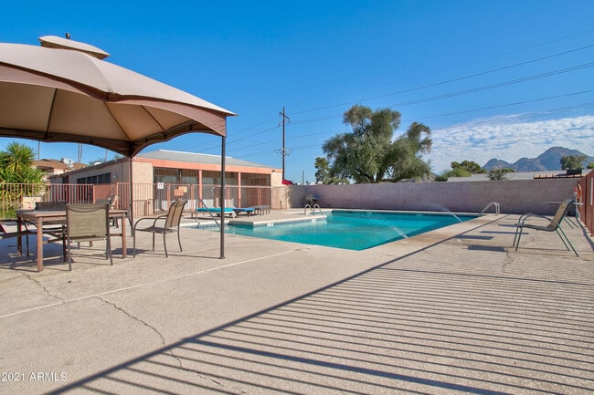 Building Photo - 7550 N 12th St