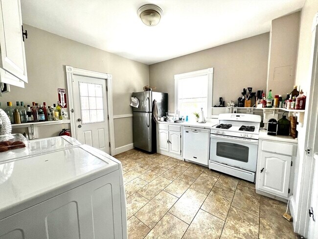 Building Photo - 20 Winslow Rd