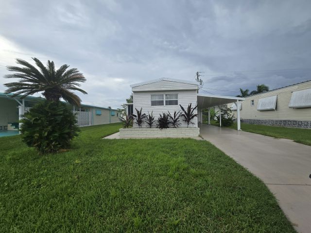 Building Photo - 106 49th Ave W