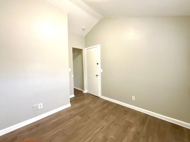 Building Photo - 602 Lovett Ave