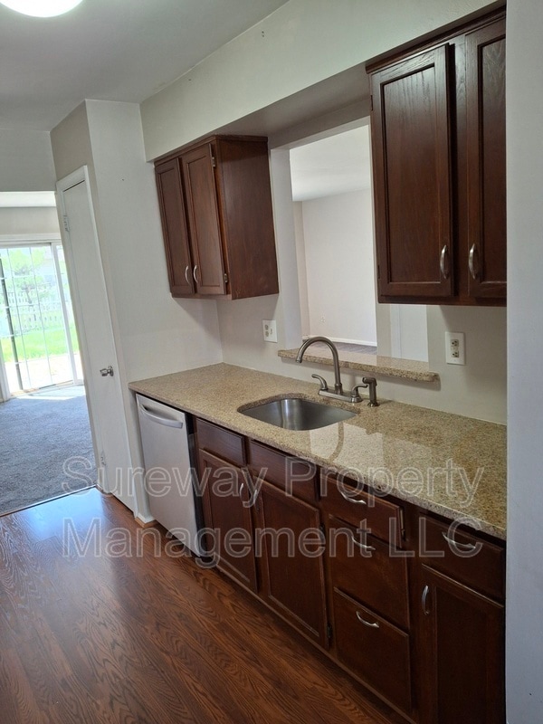 Building Photo - 127 Crown Prince Dr