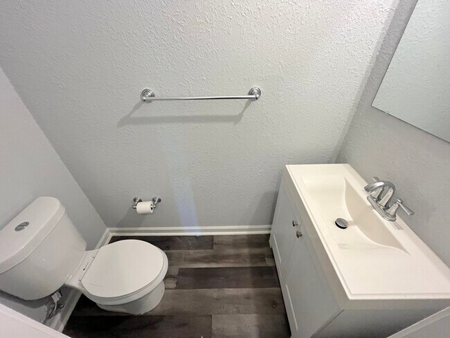 Building Photo - COME MEET YOUR NEW HOME! BRAND NEW & UPDATED!