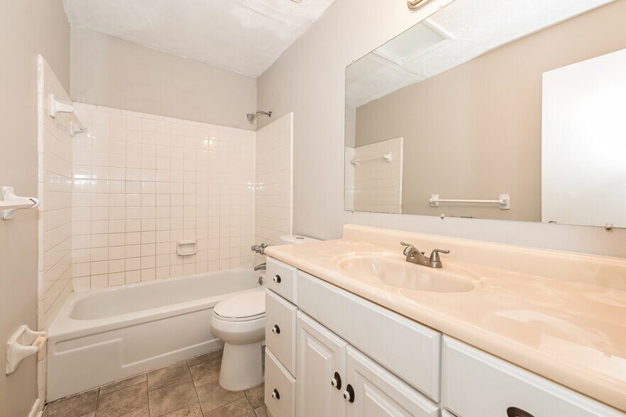 Building Photo - 7279 Sharbeth Dr S