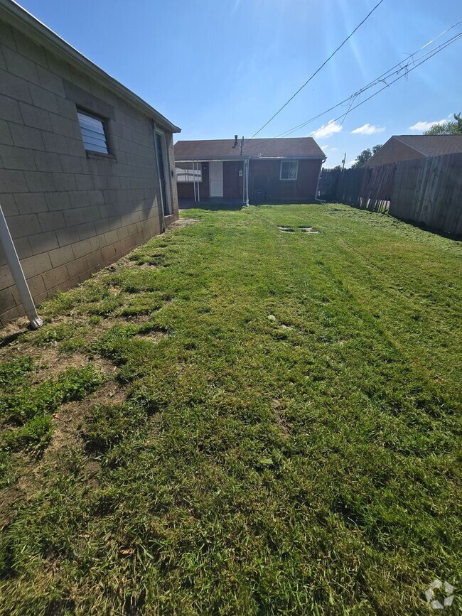 Building Photo - 3 BEDROOM SINGLE FAMILY