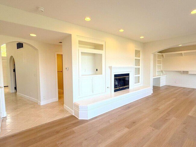 Building Photo - Former Model Home in Desirable Bridges Com...