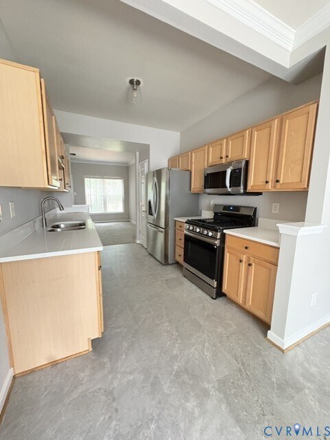 Building Photo - 8738 Springwater Dr