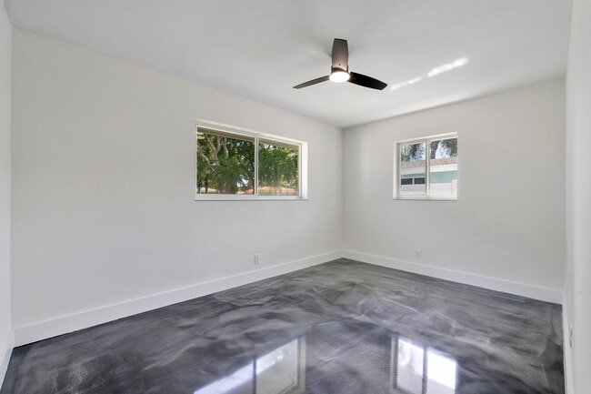 Building Photo - 2160 NE 53rd St