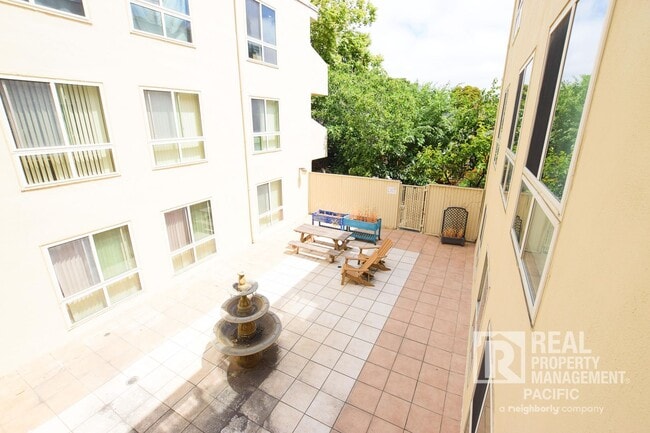 Building Photo - Bright & Spacious 1-Bedroom in Prime Oakla...
