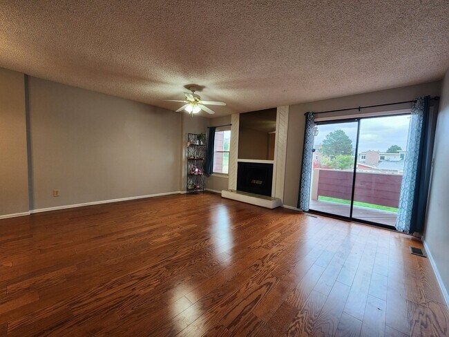 Building Photo - 2 bedroom westside - Rockrimmon