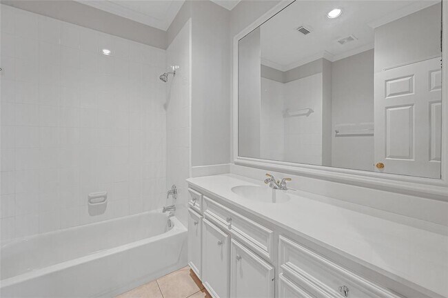 Building Photo - 2920 Saint St
