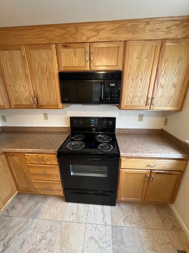 Building Photo - 1-2 Bedroom 1 Bath House with Garage, Newl...