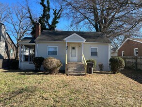 Building Photo - 3 Bedroom/1 bath home