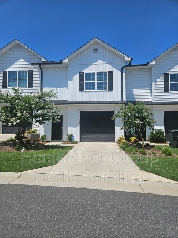Building Photo - 607 Pompano Dr