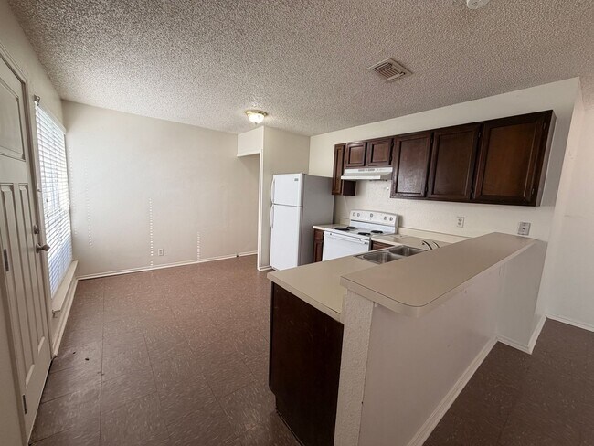 Building Photo - 8435 Cranberry Hill