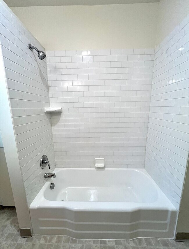 Building Photo - Stunning Vintage 2 Bed 1 Bath in NW 23rd!
