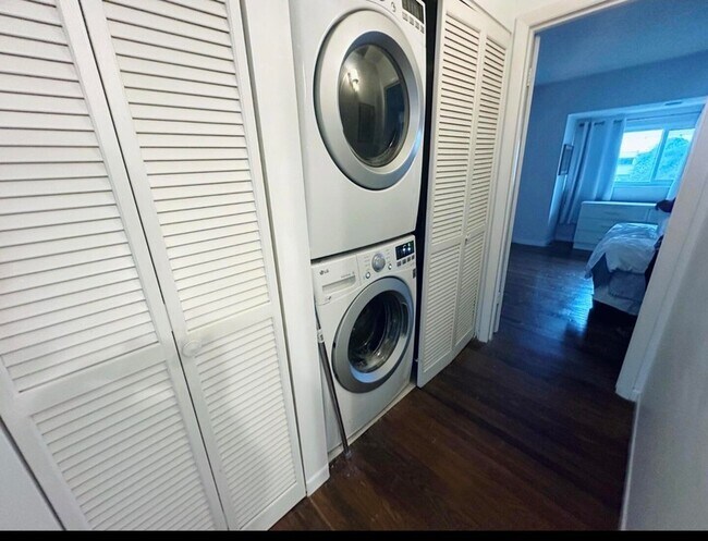 Building Photo - 9417 S Ocean Dr