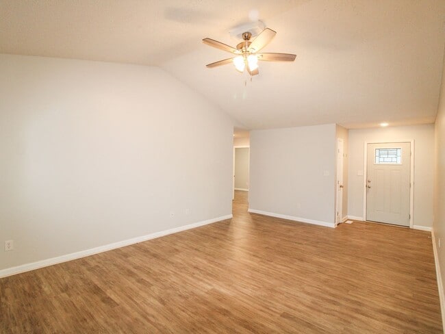 Building Photo - Nice Home in Meridianville!