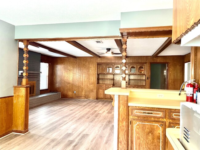 Building Photo - 9626 Hearthwood Dr