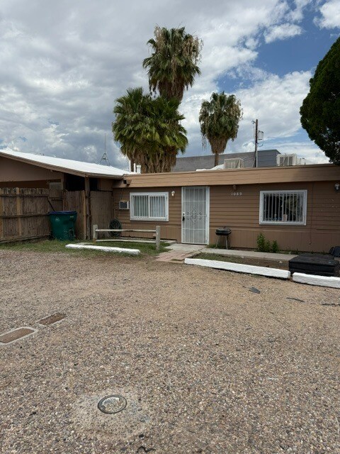 Building Photo - 1089 W Schafer Dr