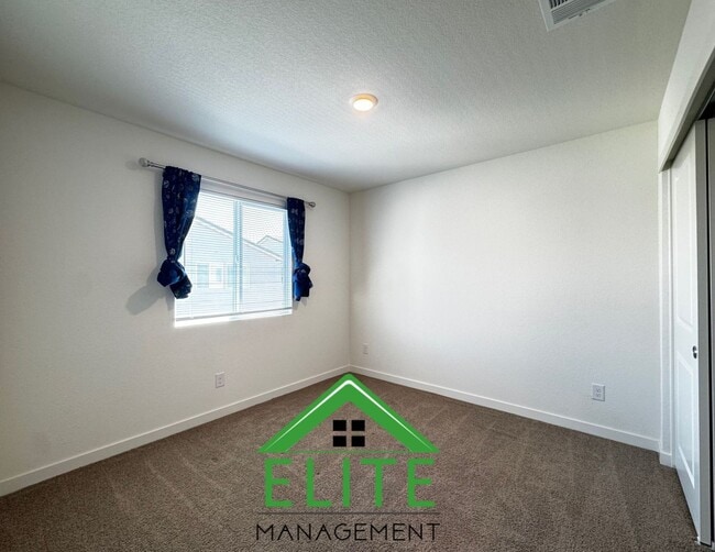 Building Photo - Spacious 4-Bedroom, 3-Bath Home in Prime E...