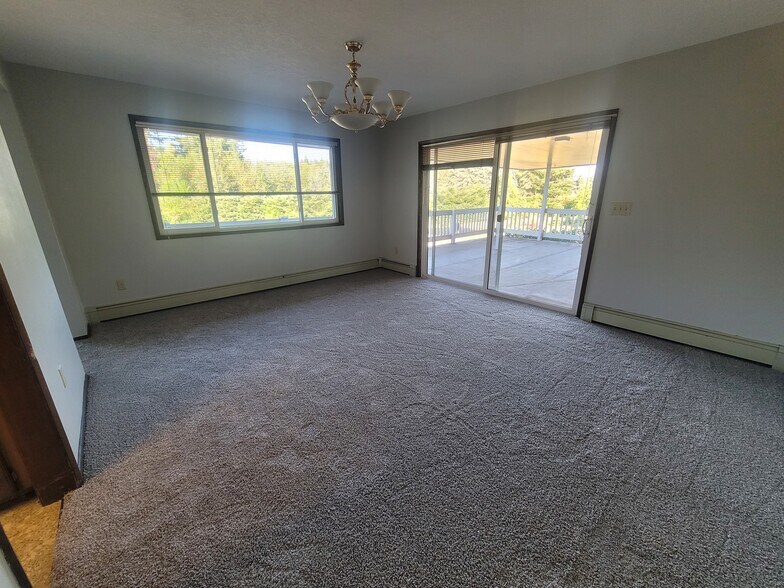 Building Photo - 12721 SE 352nd Ave
